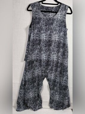 Sleeveless Black & White Marled Tunic Top